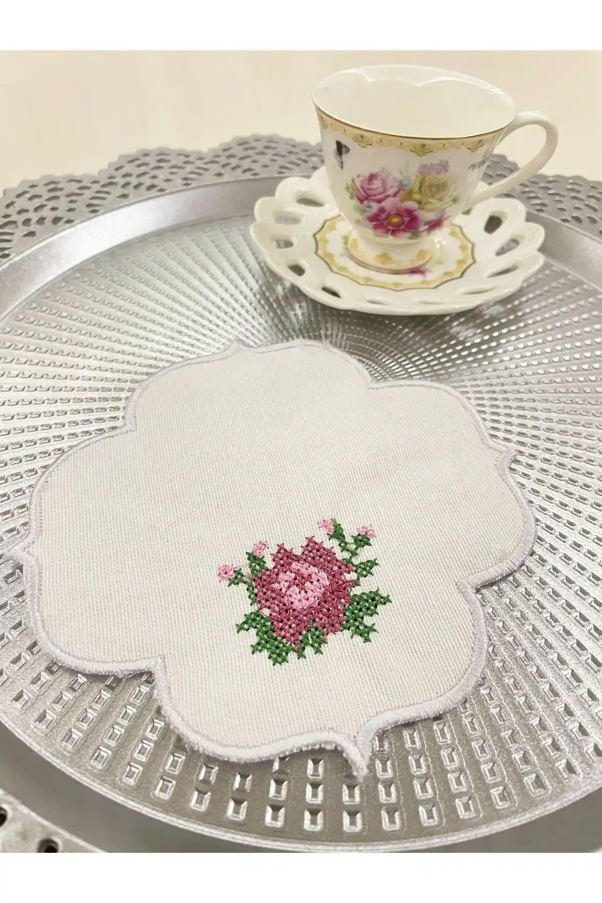 Kahve Sunumunda Kanaviçe Peçetelerin Estetik ve Dekoratif Rolü