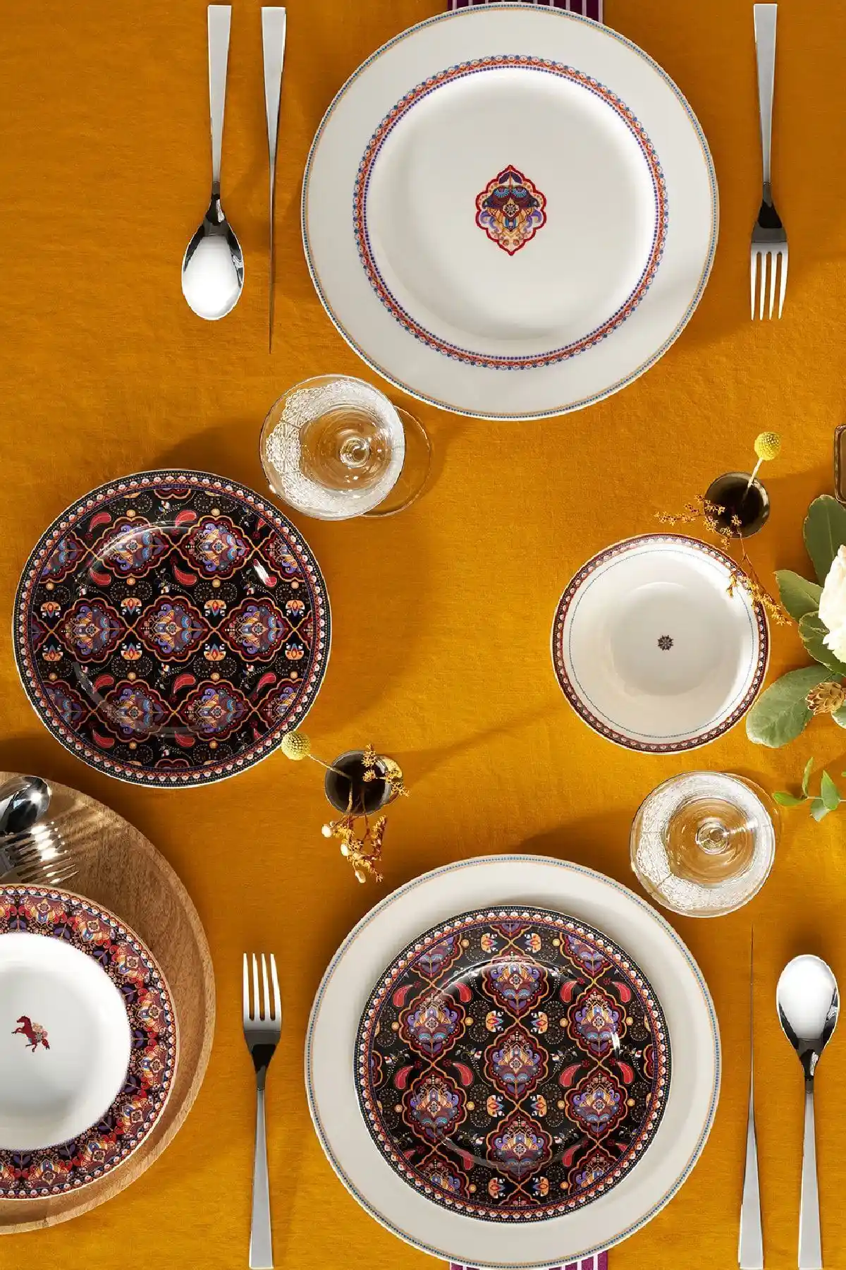 Karaca Agra 24 Parça 6 Kişilik Porselen Yemek Takımı Dekorasyon ve Fonksiyonellik İçin