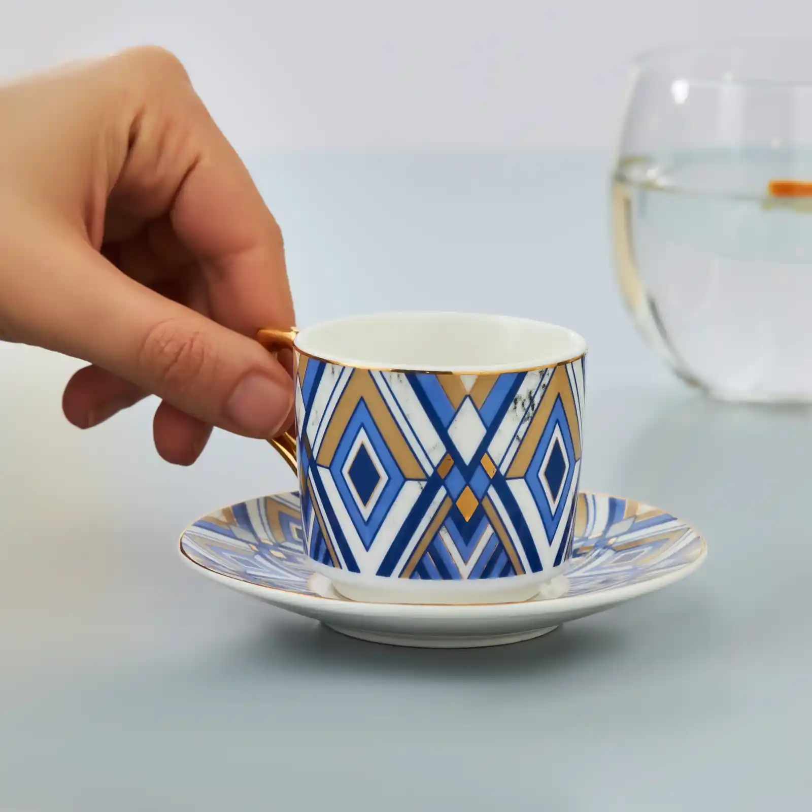 Karaca Bergama Kahve Fincanı Dekorasyonda Zarafetin Simgesi ve Şık Kullanım İpuçları