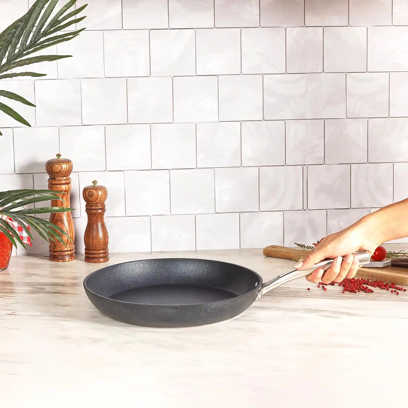 Karaca Biodiamond Pro 30 cm Tava ile Modern ve Dayanıklı Mutfak Dekorasyonu