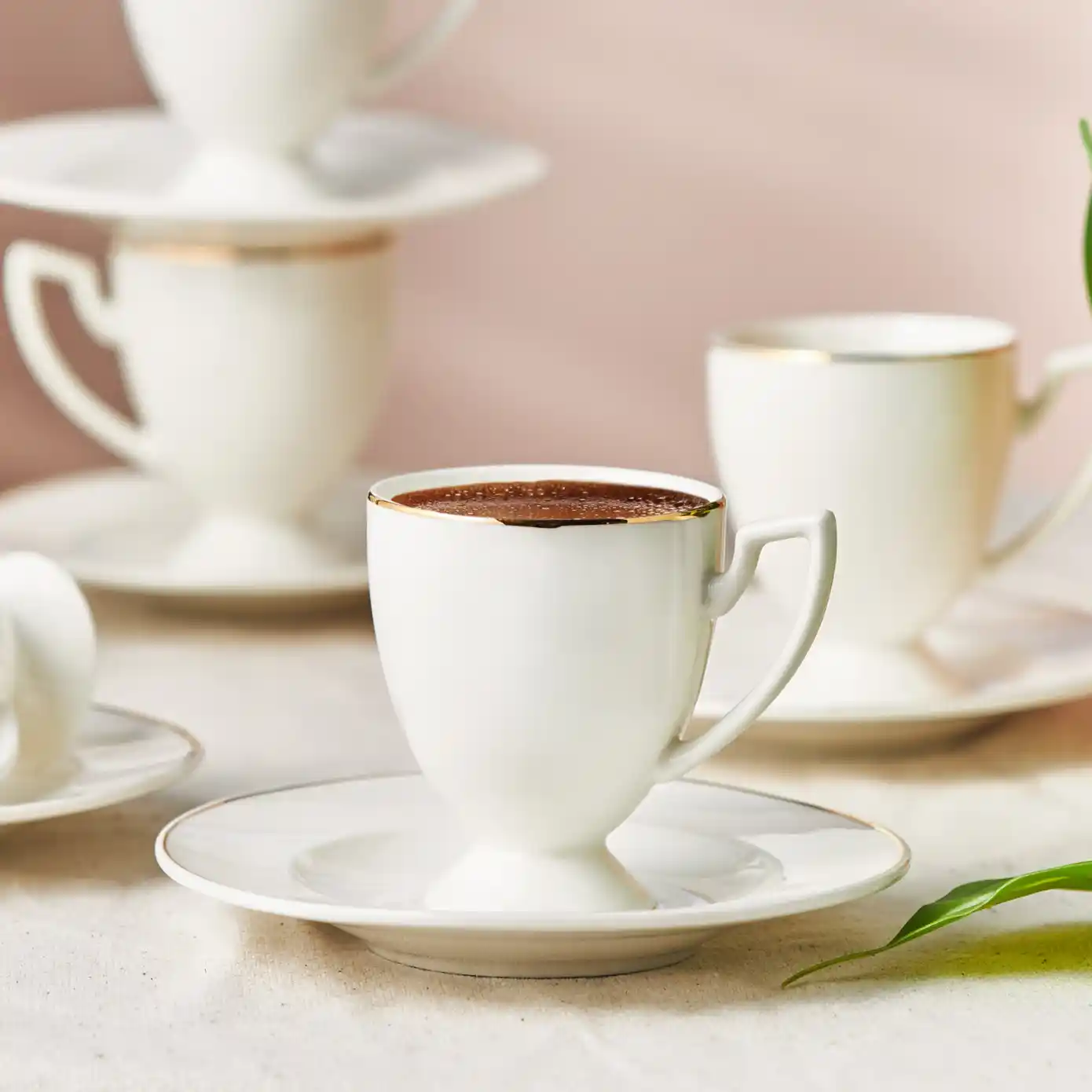 Karaca Boyoz Serisi: Şık ve Dayanıklı Porselen Kahve ve Çay Takımları