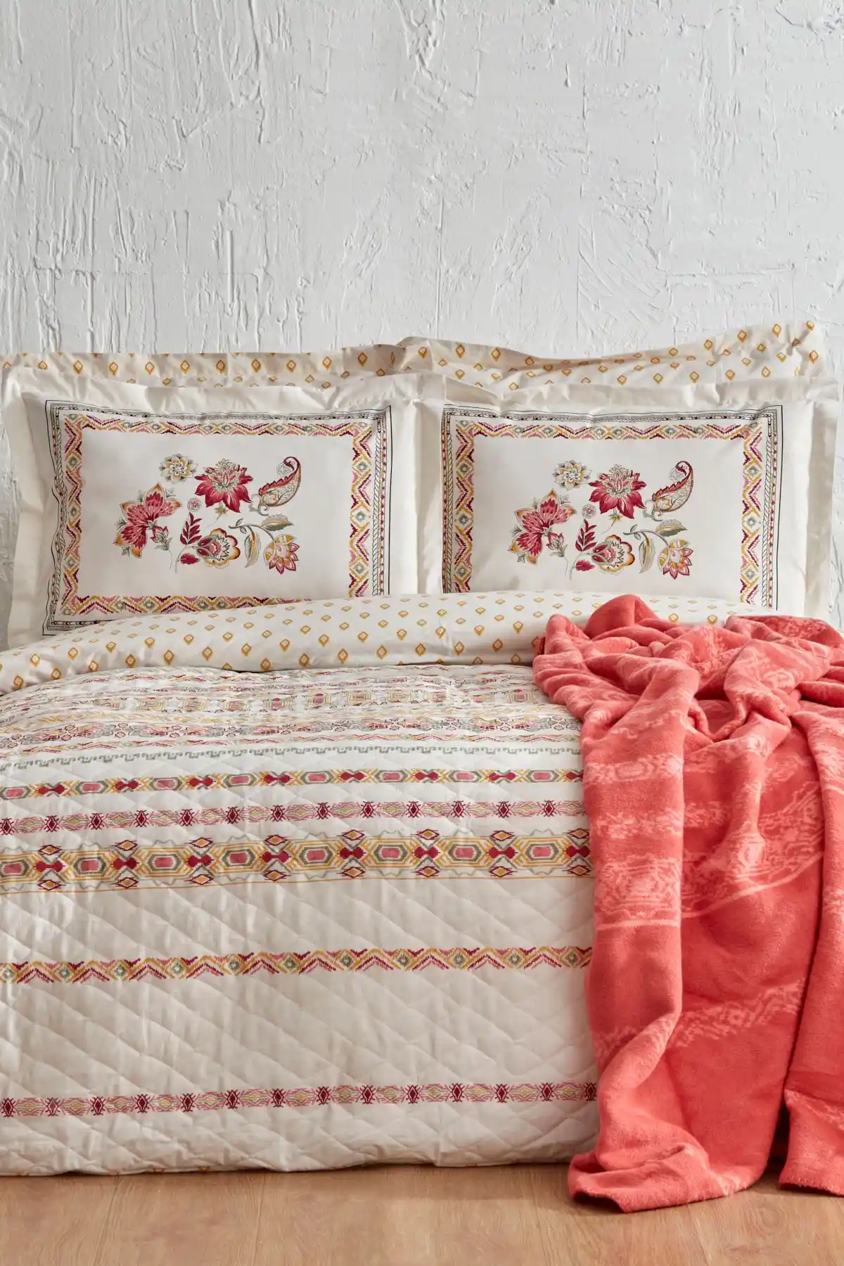 Karaca'da Battaniyeli ve Şık Nevresim Takımlarıyla Yatak Odalarınıza Konfor ve Estetik Katın