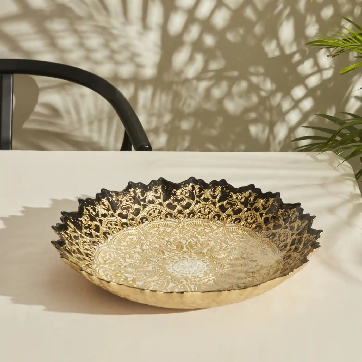 Karaca Dekoratif Tabaklar ile Ev ve Ofis Dekorasyonunuzu Şık ve Fonksiyonel Hale Getirin