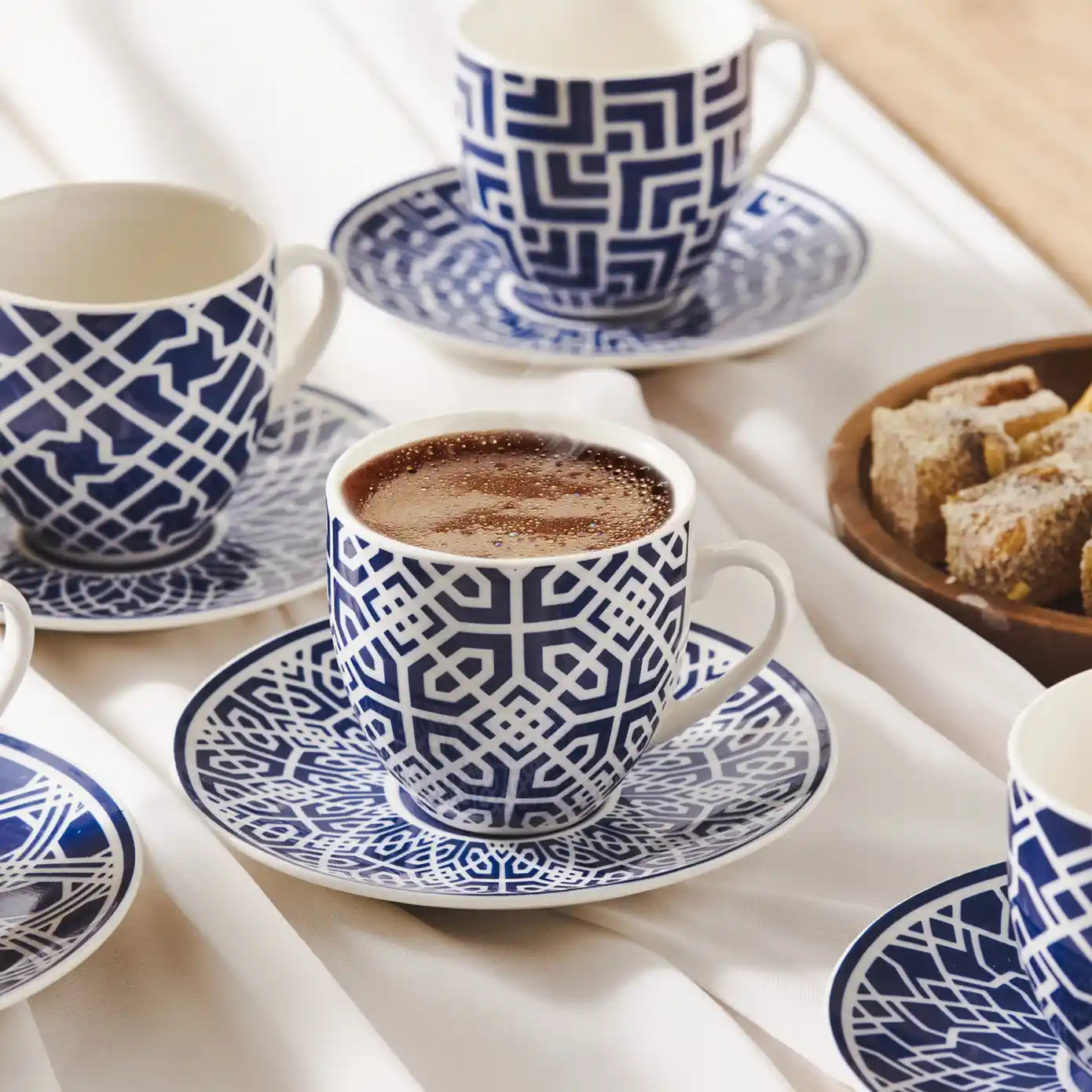 Karaca Doris Fincan Takımı ile Şık ve Fonksiyonel Mutfak ve Sofra Dekorasyonu