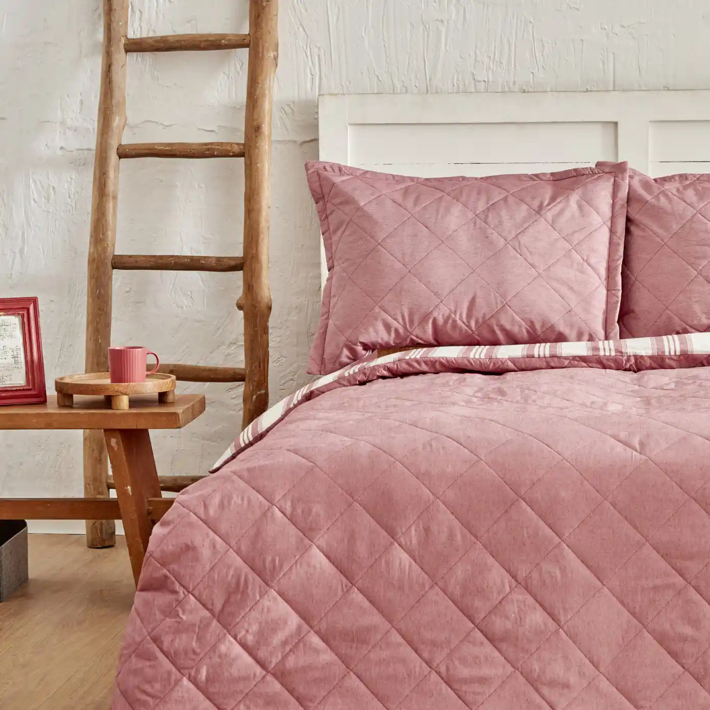 Karaca Dört Mevsim Nevresim Takımı ile Yatak Odalarınızda Şıklık ve Konforun Uyumunu Yakalayın