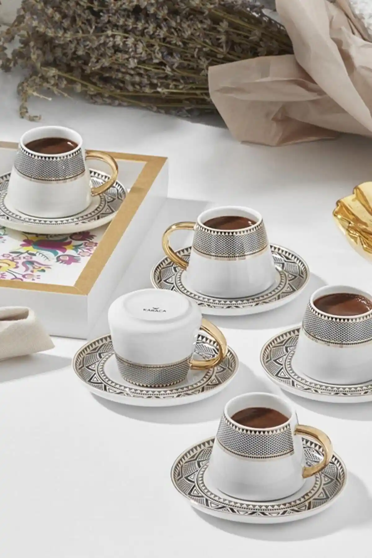 Karaca Globe 6 Kişilik Kahve Fincan Takımı ile Ev Dekorasyonunuza Zarafet Katın