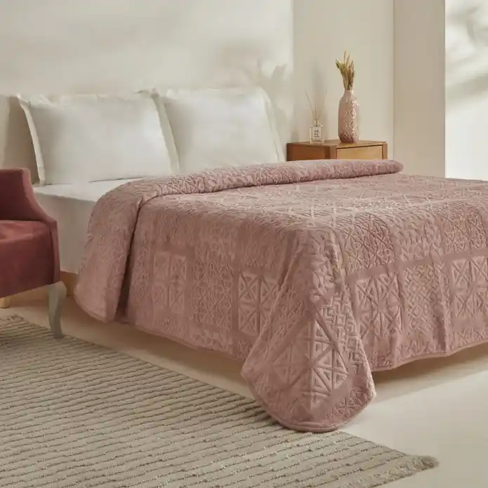 Karaca Güpürlü Battaniye ile Dekorasyonda Zarafet ve Konforun Buluşması