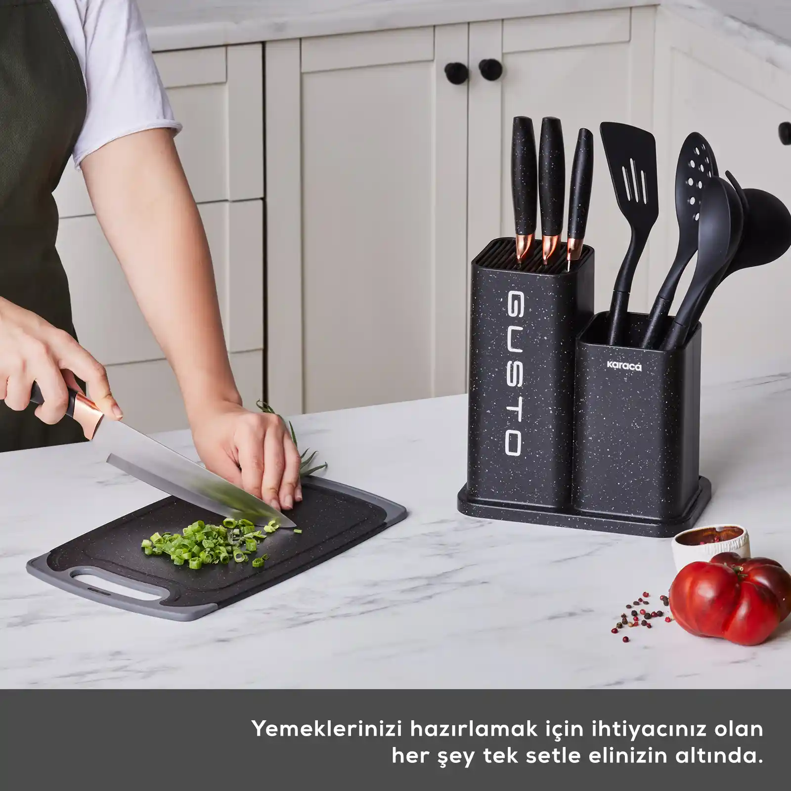 Karaca Gusto Siyah 12 Parça Bıçak ve Kesme Tahtası Seti ile Modern Mutfak Dekorasyonu