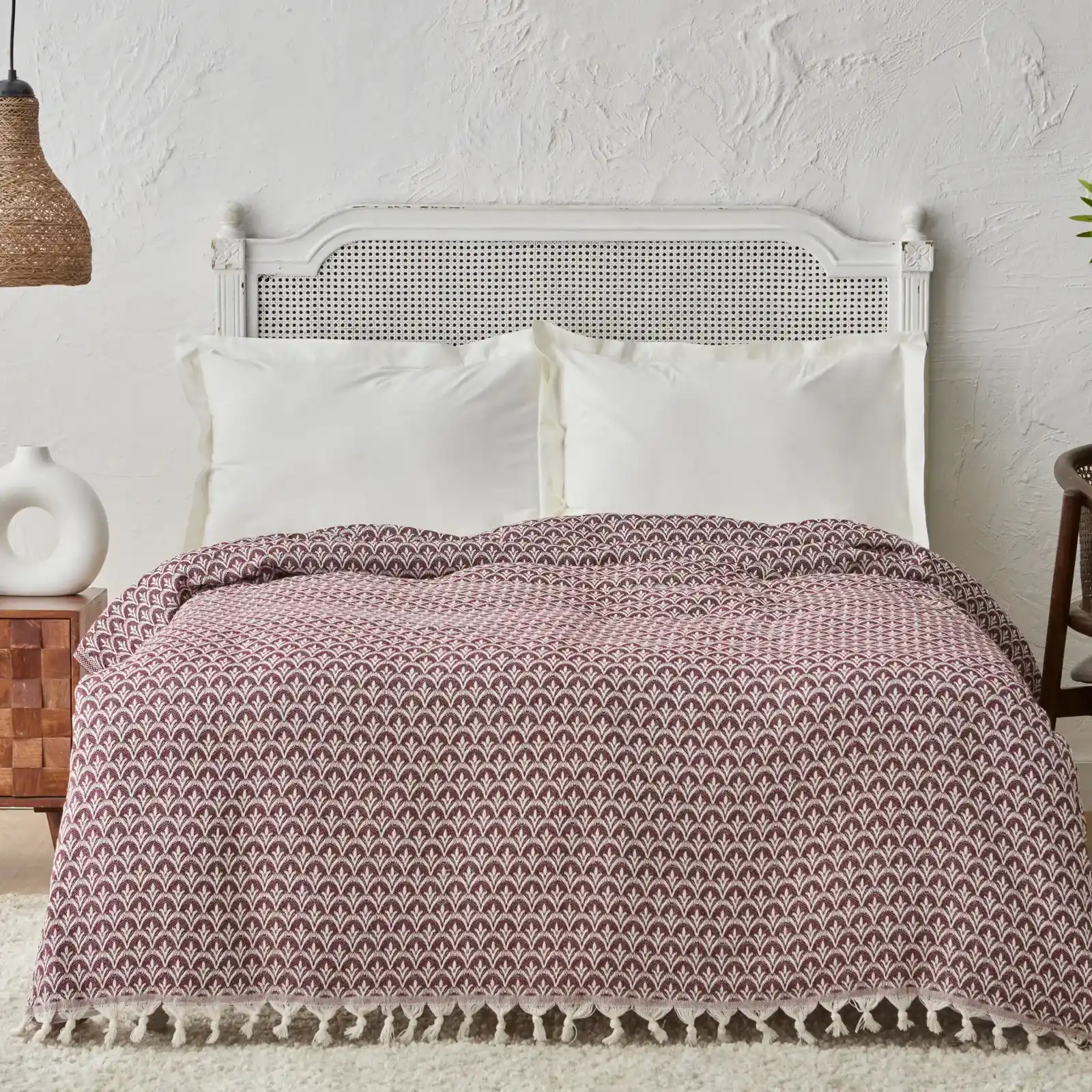 Karaca Home Yatak Örtüsü ve Pike Takımı: Şıklık ve Konforu Bir Arada Sunan Dekorasyon Çözümleri