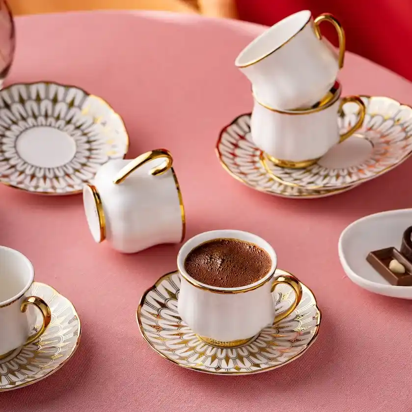 Karaca İstanbul Fincan Takımı ile Evinize Şıklık Katın Modern ve Dayanıklı Tasarımlar