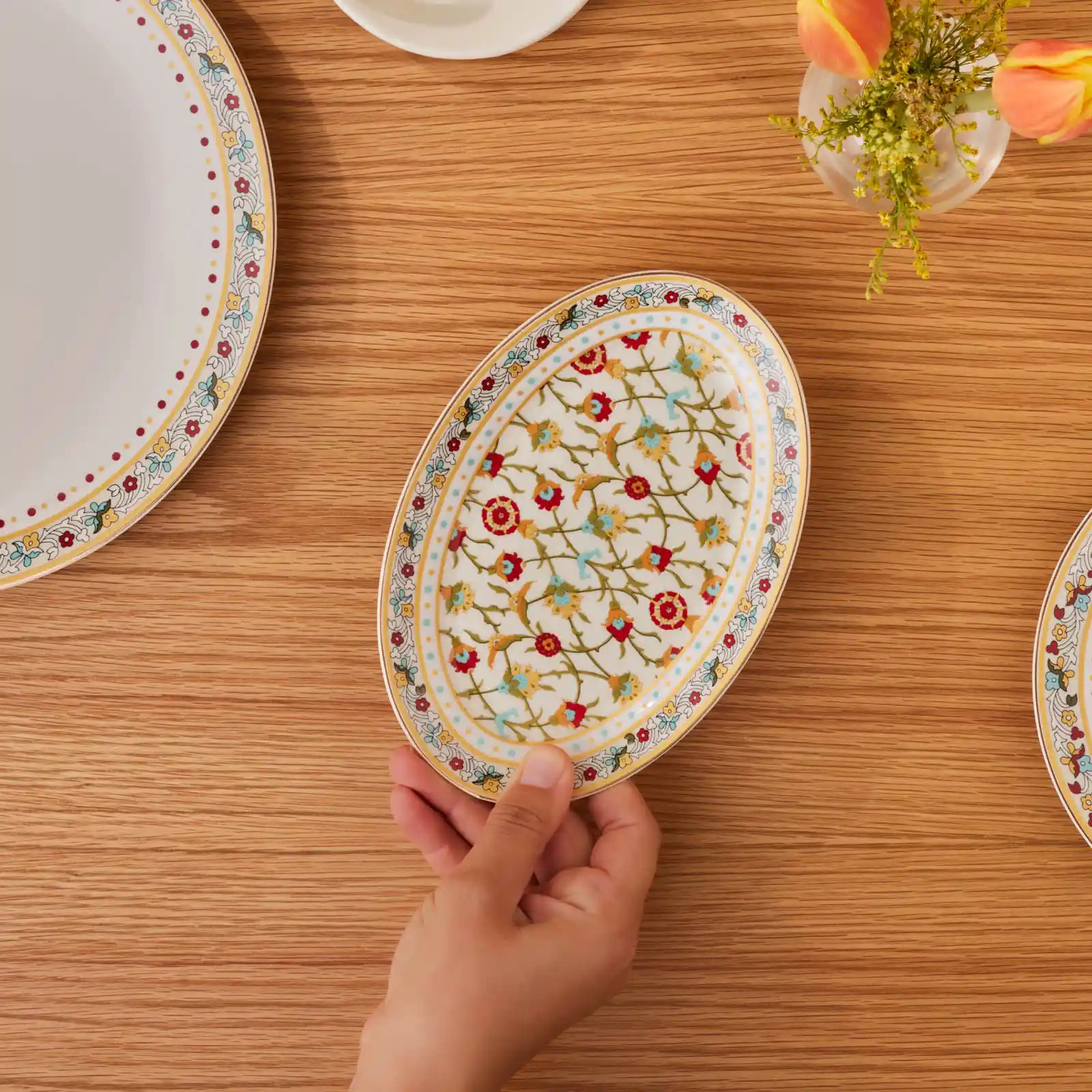 Karaca Kayık Tabak ile Dekorasyonunuza Şıklık ve Fonksiyonellik Katın