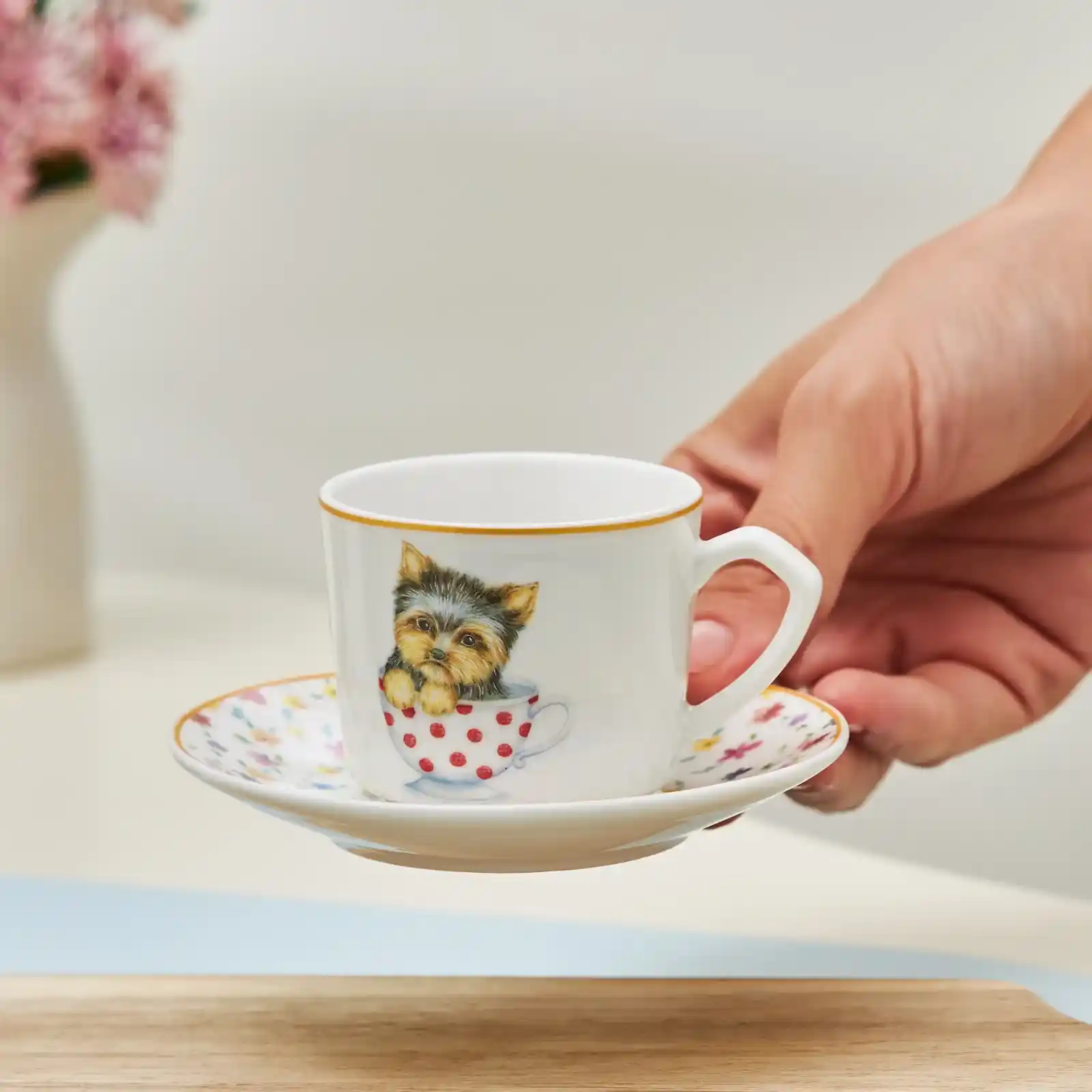 Karaca Köpekli Fincanlar ile Dekorasyonda Sıraşı Dokunuşlar ve Estetik Alternatifler