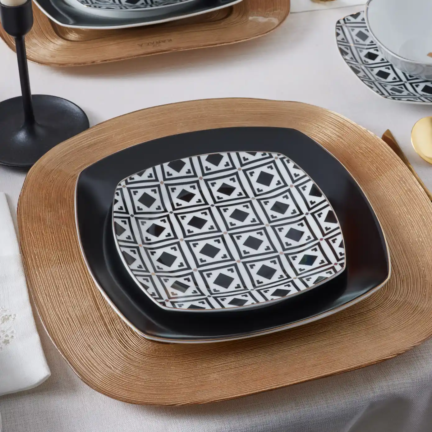 Karaca Monochrome 24 Parça 6 Kişilik Porselen Yemek Takımı ile Modern ve Şık Dekorasyon