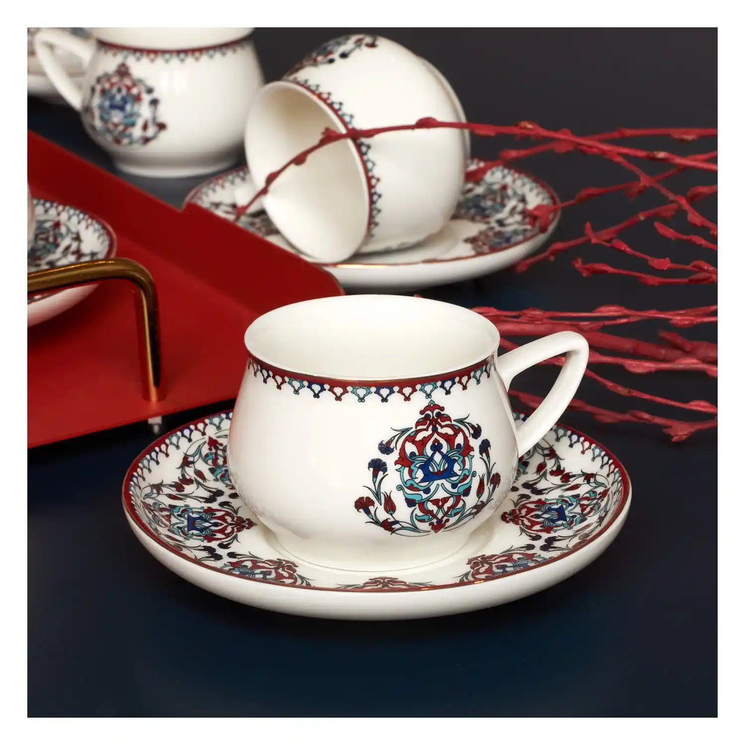 Karaca Nakkaş Kahve Fincanı Dekorasyonda Zarafet ve Geleneksel Motiflerin Buluşması