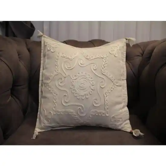 Kırlent Kullanımının Dekorasyona Katkısı ve Yaratıcı Dekorasyon Fikirleri