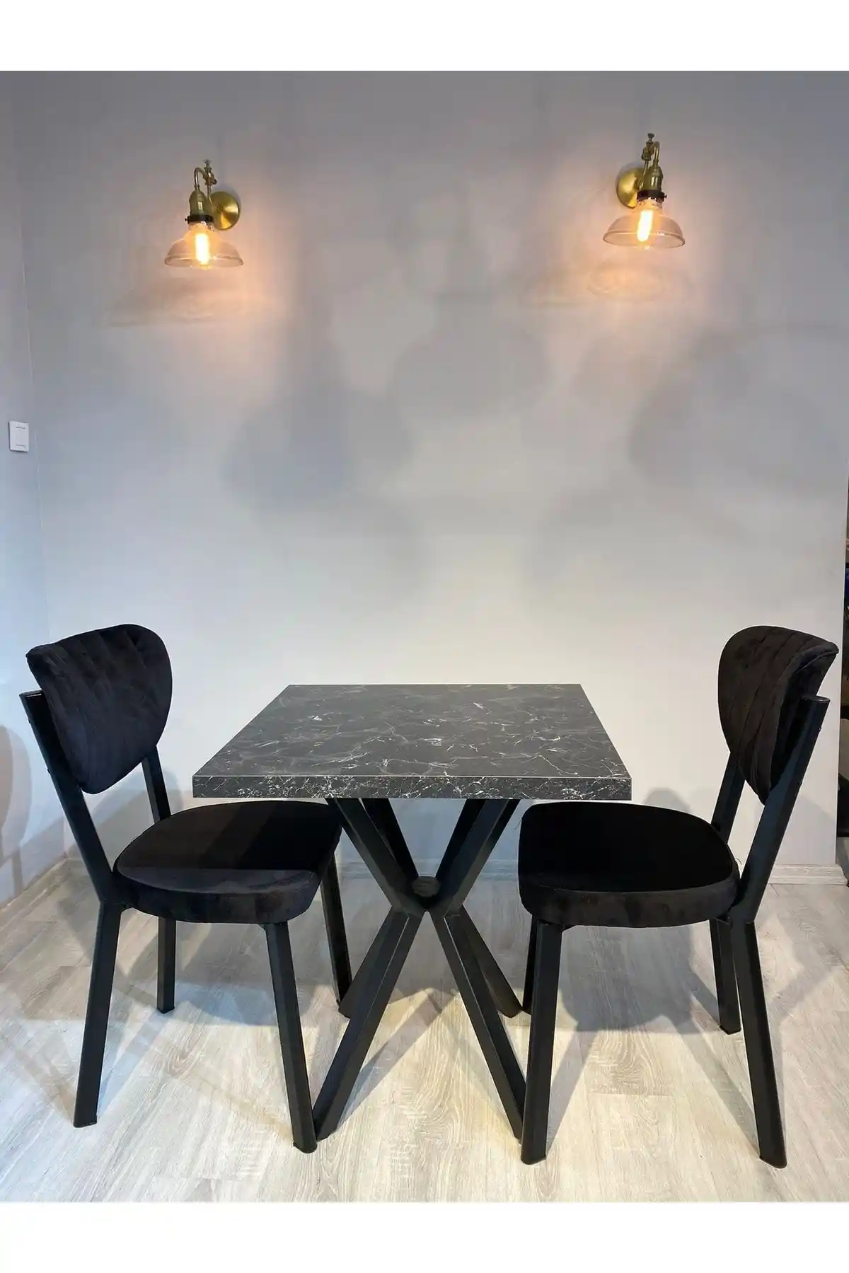 Küçük Alanlar İçin İki Kişilik Mutfak Masası Seçim Rehberi ve Dekorasyon İpuçları