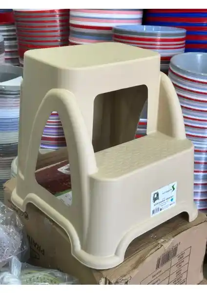 Lees Home Krem Büyük Basamaklı Tabure: Çok Amaçlı ve Şık Destek Aracı