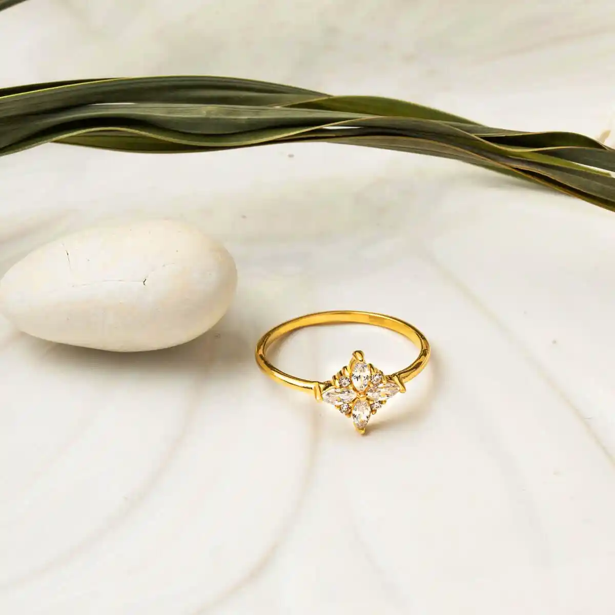 Lotus Çiçeği Motifleri ile Zarif ve Anlamlı İç Mekan Dekorasyonu Yöntemleri