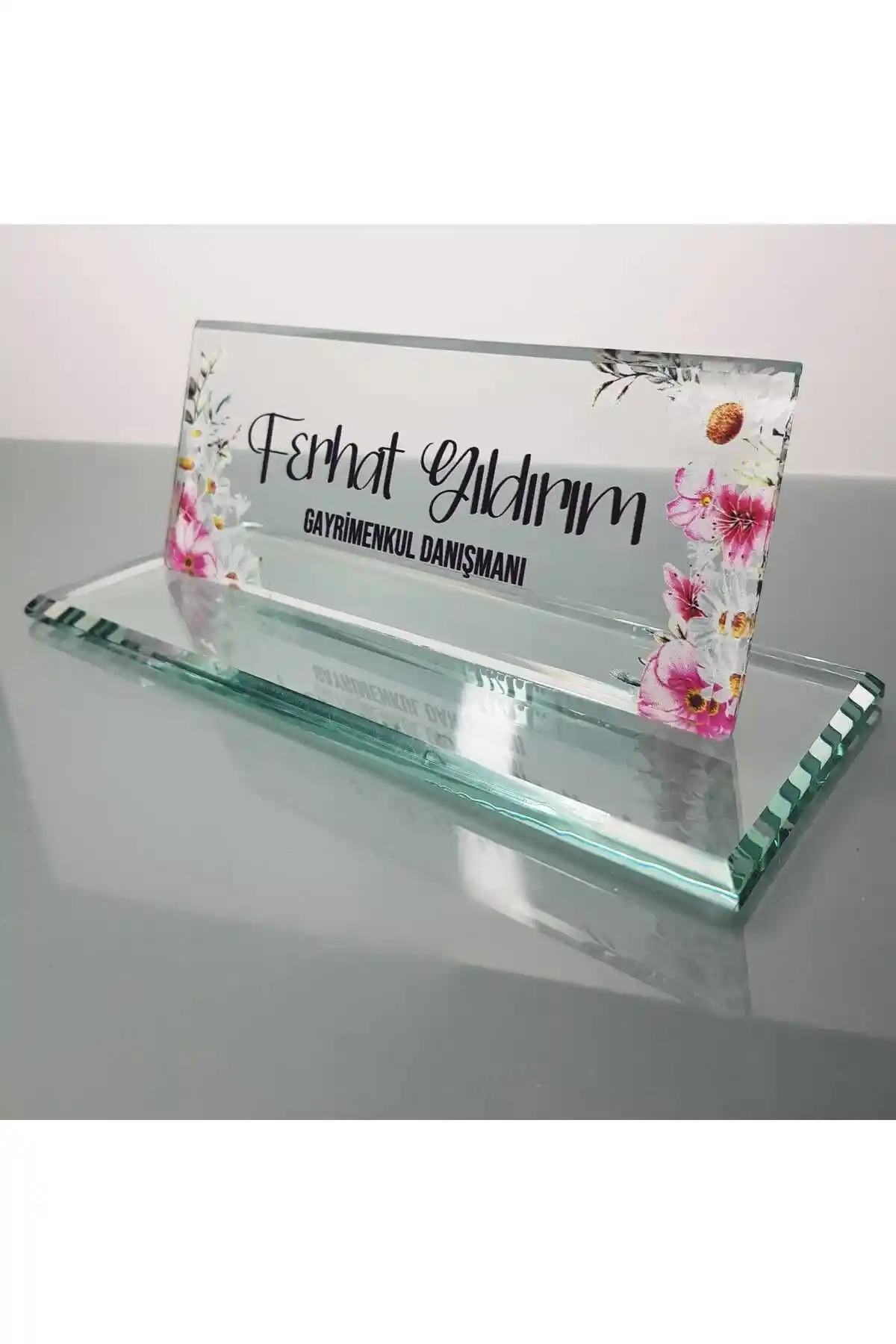 Masa İsimliği Dekorasyonda Şıklık ve İşlevselliği Bir Arada Sunar