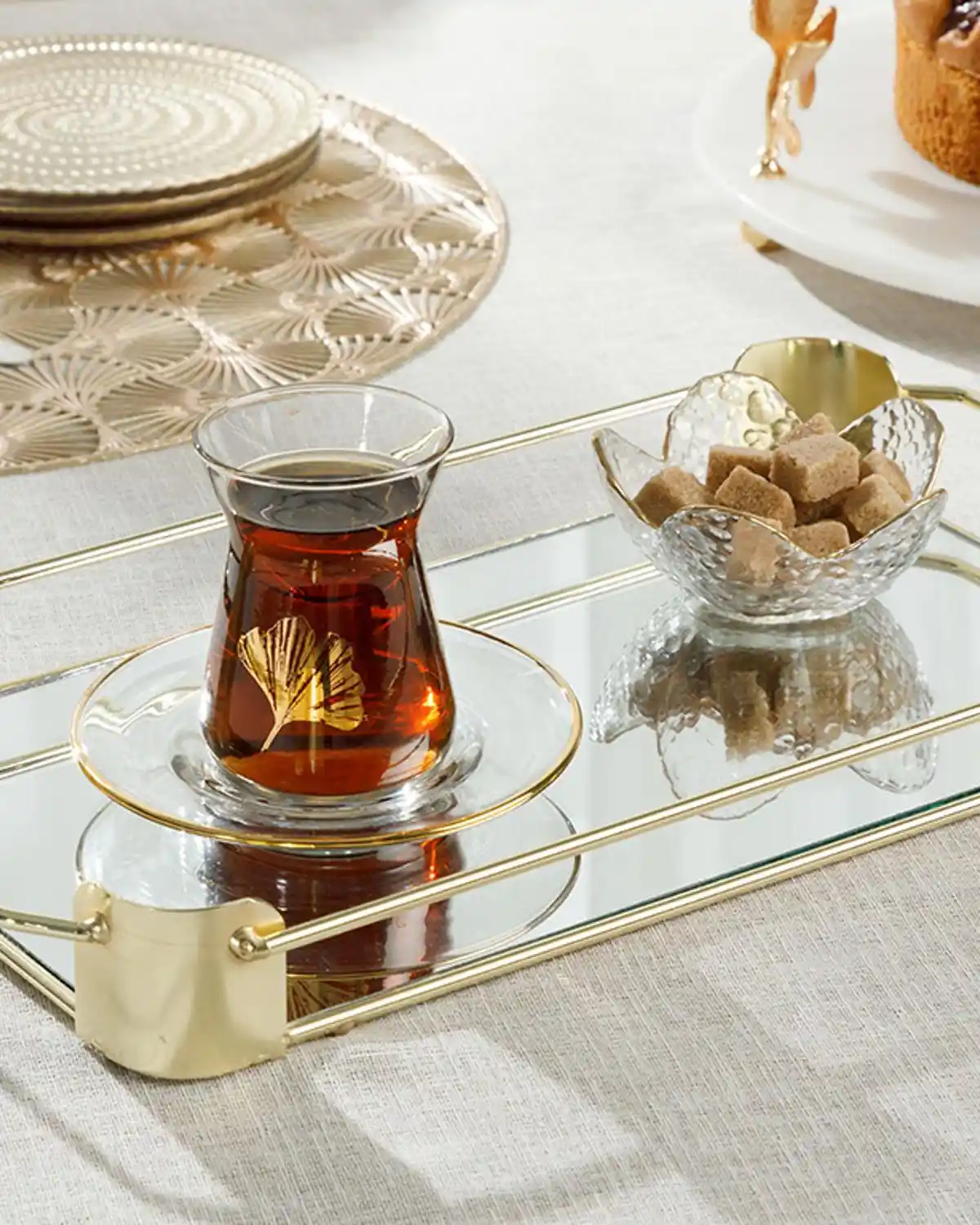 Metal Tepsi ile Ev Dekorasyonunda Şıklık ve Fonksiyonellik İpuçları ve Uygulama Önerileri