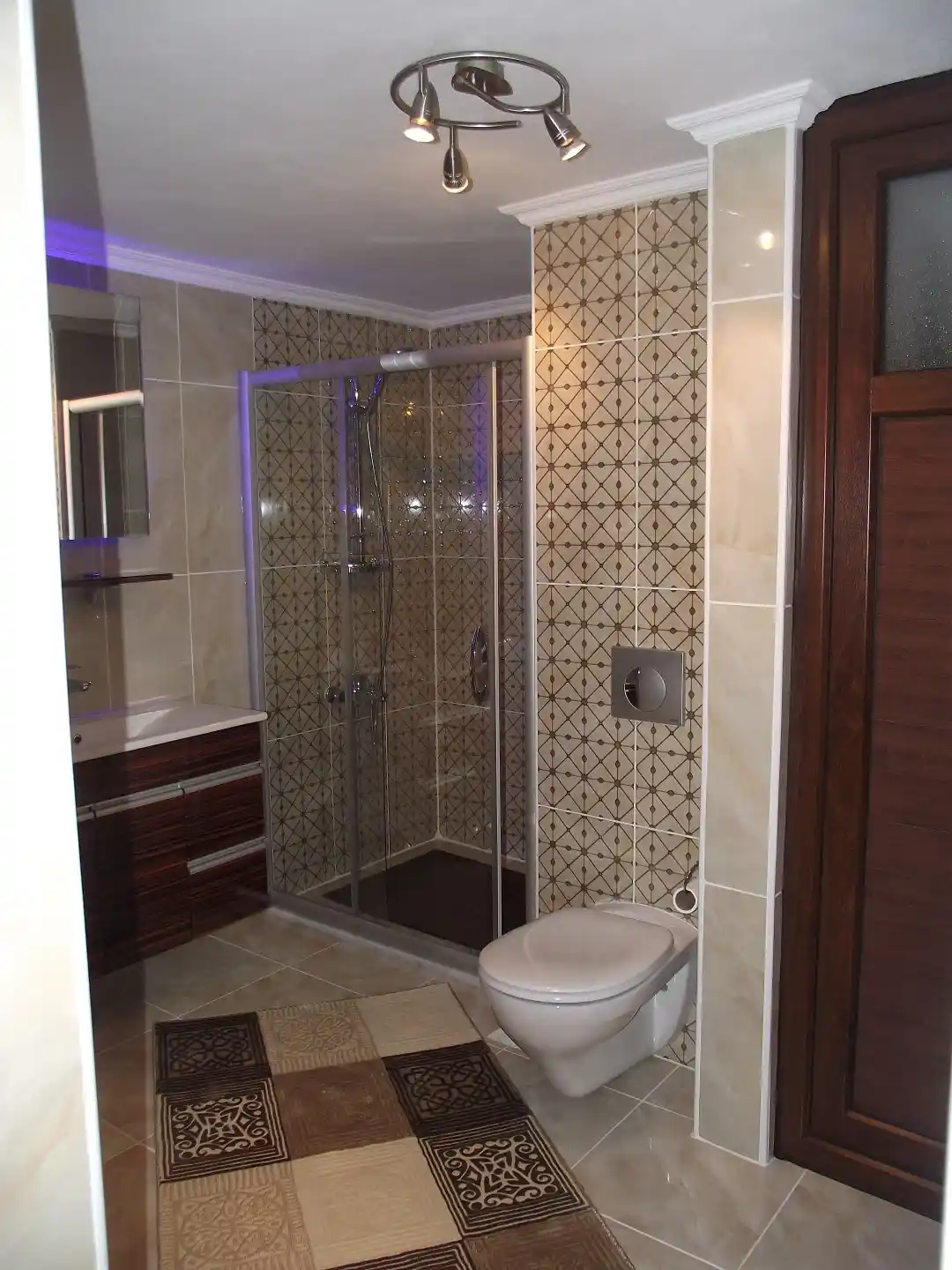 Modern Banyo Tasarımı Trendleri ve Estetik ile İşlevselliğin Dengesi