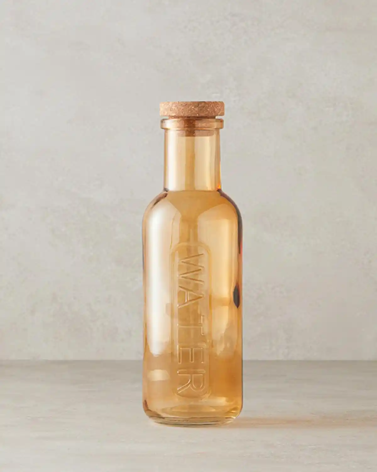 Modern Dekorasyonda Cam Su Şişeleriyle Şıklık ve Fonksiyonellik İpuçları