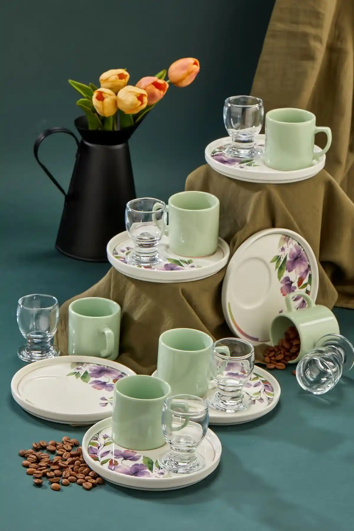 Modern ve Şık 18 Parça Kahve Fincan Takımı ile Ev Dekorasyonunuzu Geliştirin