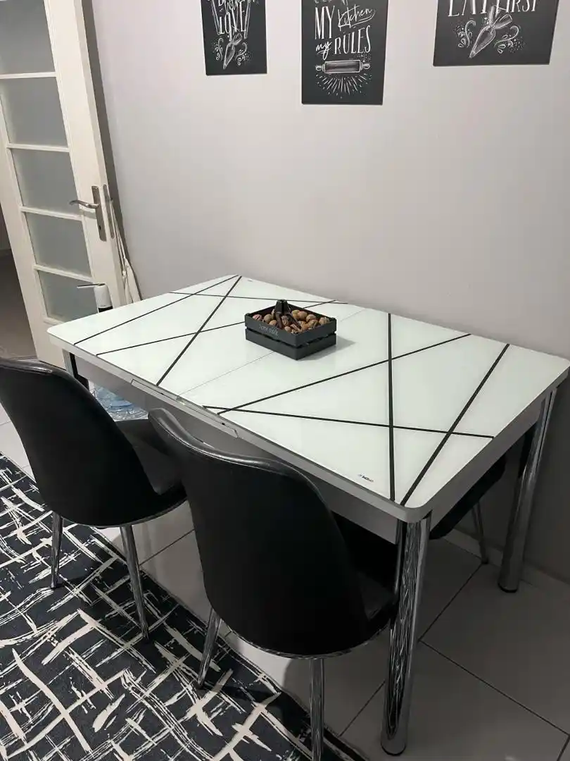 Modern ve Şık 6 Kişilik Cam Mutfak Masası Seçenekleri ve Dekorasyon İpuçları