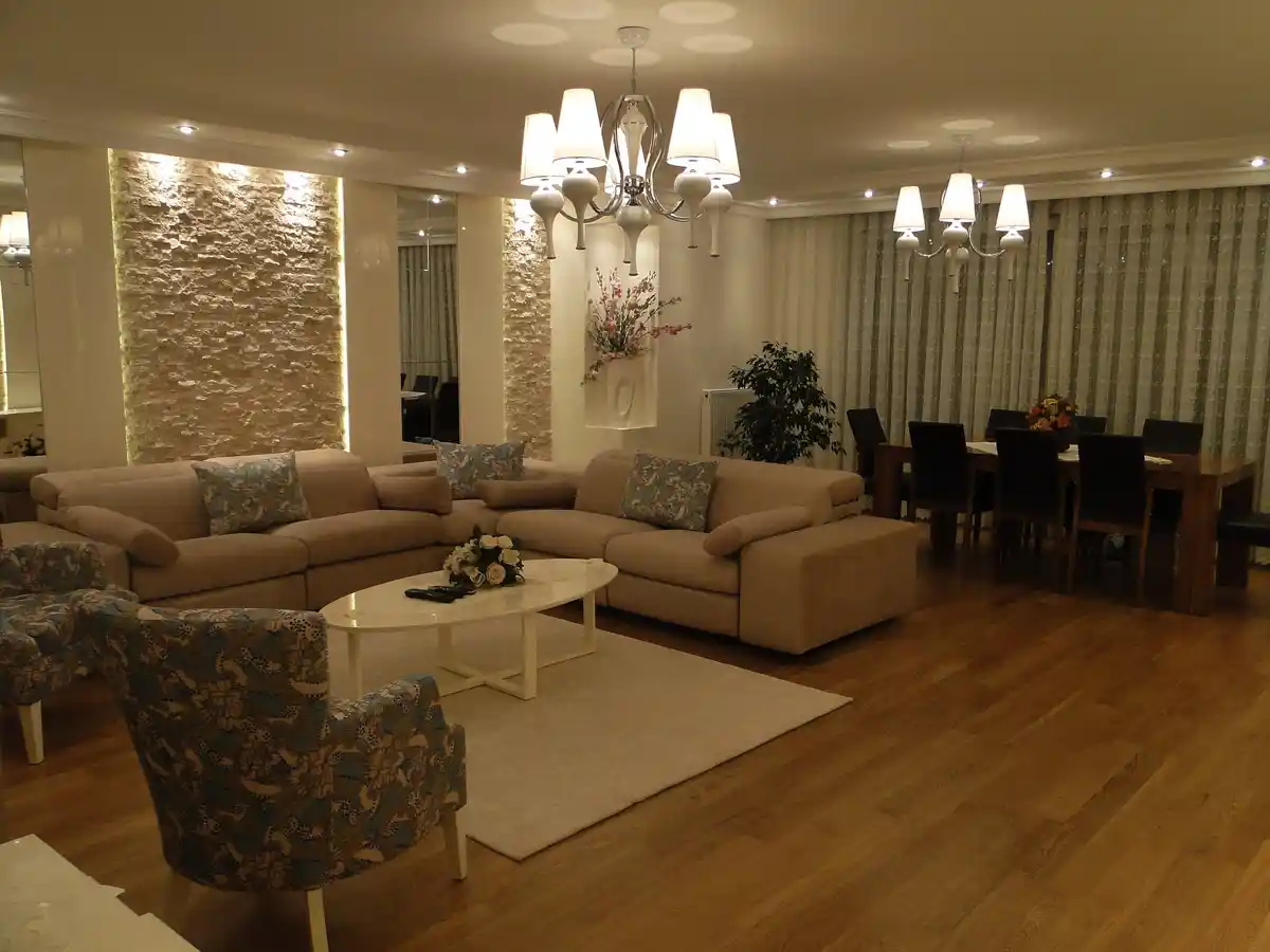 Modern ve Şık Salon Dekorasyonu İçin Temel Prensipler ve İlham Verici Öneriler