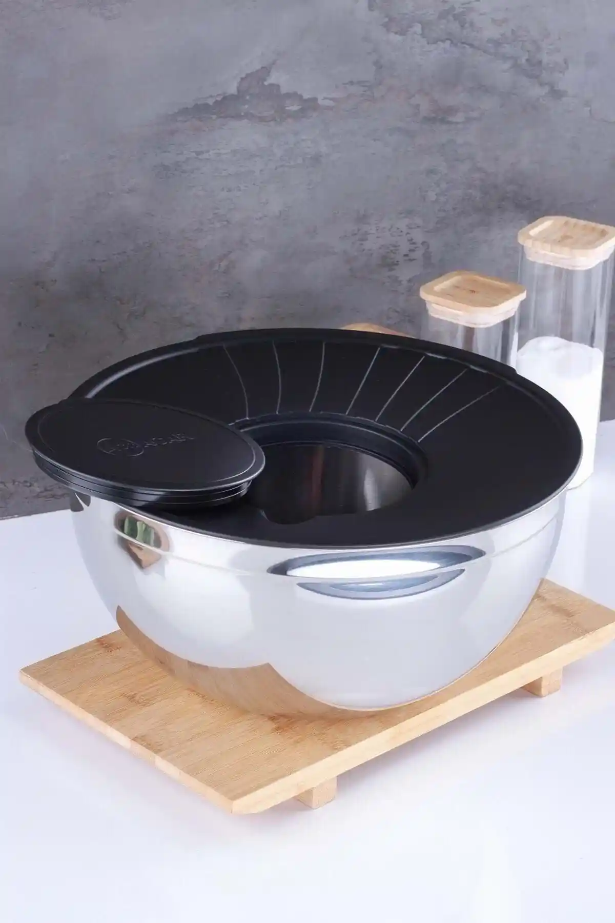 Mutfak Dekorasyonunda Estetik ve Fonksiyonelliği Bir Arada Sunan Acar Karıştırma Kapları