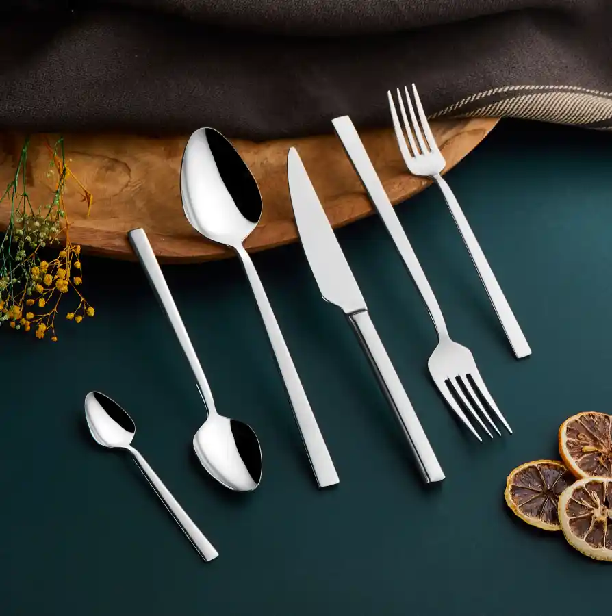 Mutfak Dekorasyonunda Şıklık ve Fonksiyonellik Sağlayan Çatal, Kaşık ve Bıçak Setleri