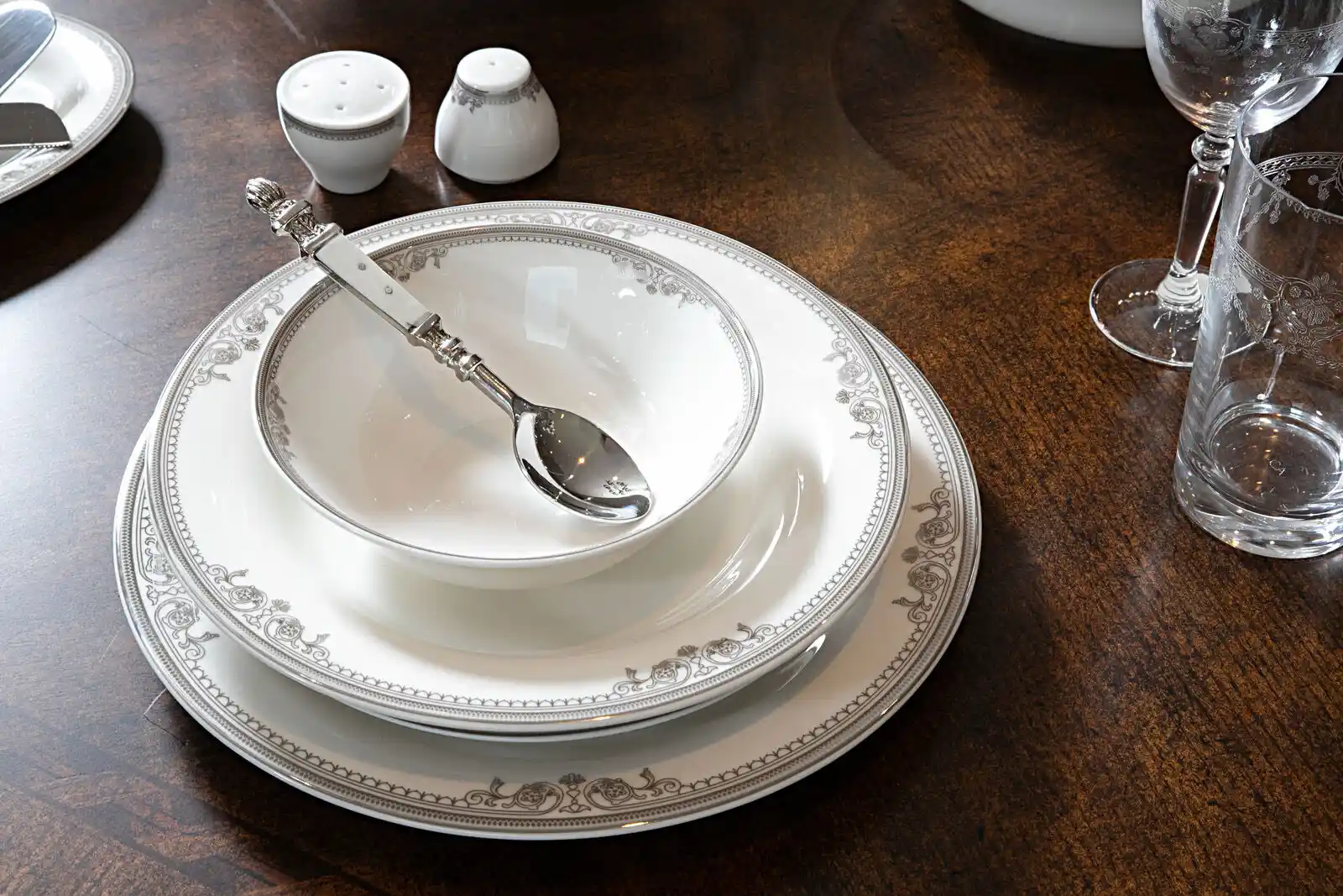 Mutfakta Şık ve İşlevsel Çatal, Kaşık ve Bıçak Kullanımı ve Dekorasyon İpuçları