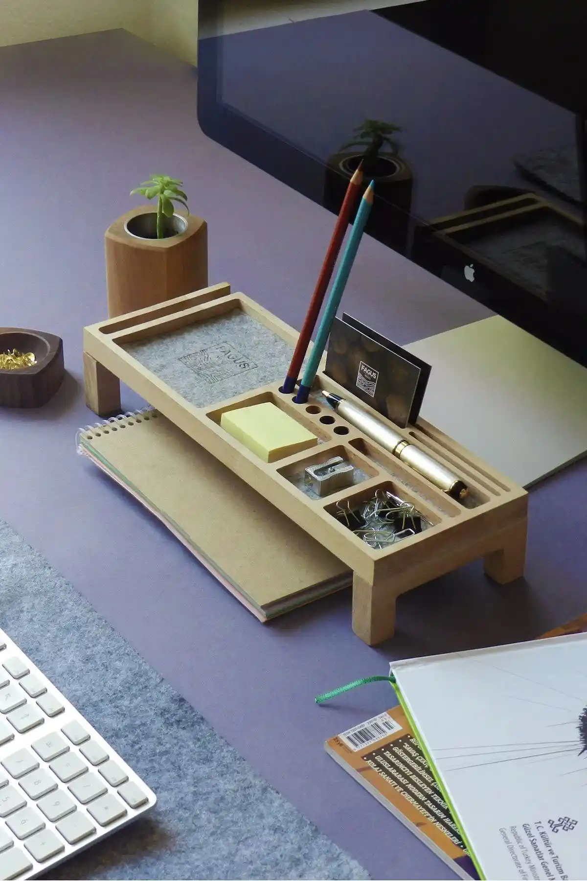 Ofis Dekorasyonunda Şıklık ve İşlevselliği Artıran Dekoratif Aksesuarlar Rehberi