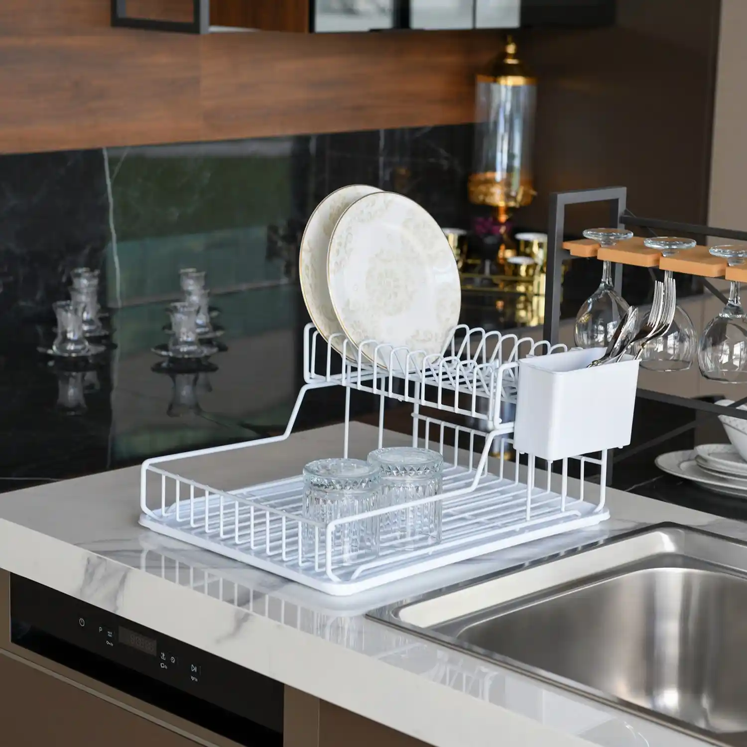 Paslanmaz Bulaşıklıklar: Dayanıklı ve Estetik Mutfak Dekorasyonunun Temel Unsuru