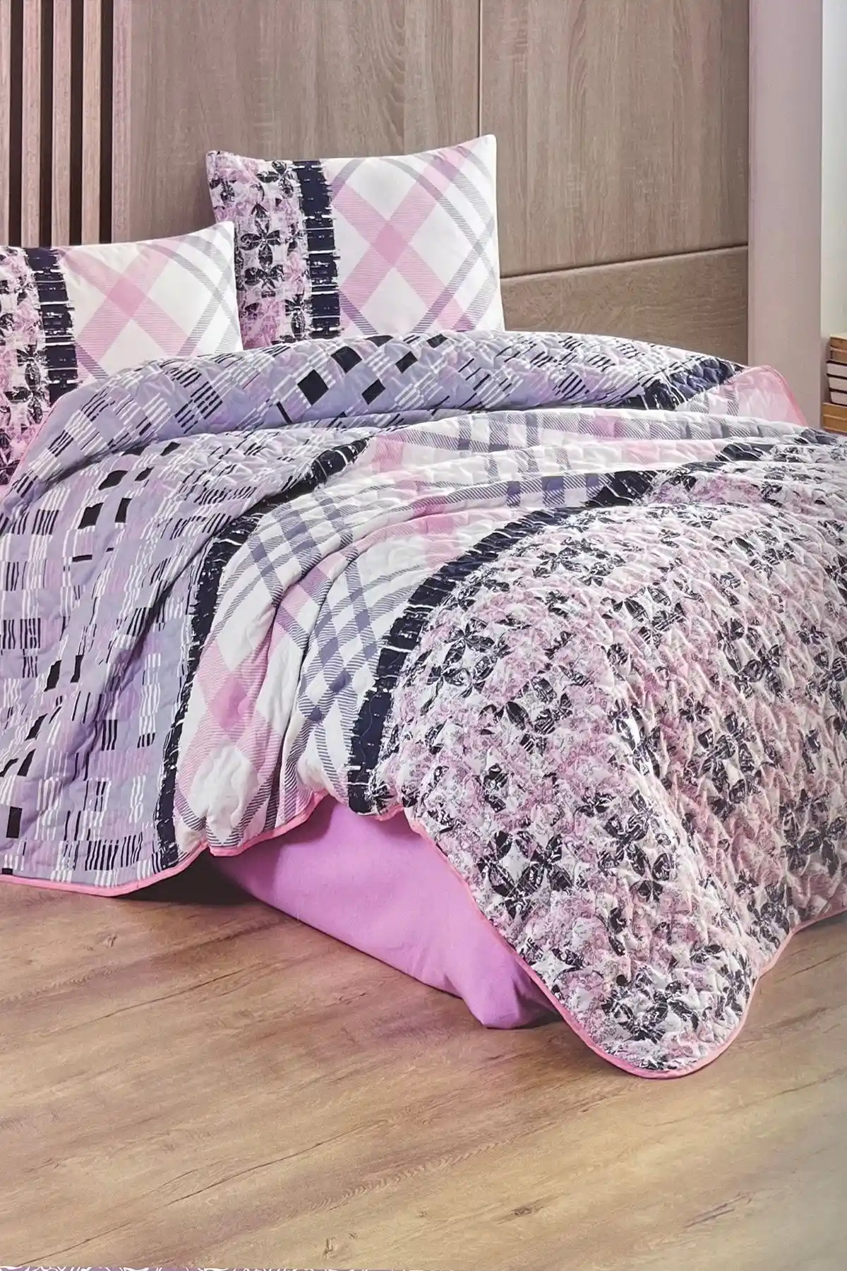 Yatak Odalarında Şıklık ve Konforu Bir Arada Sunan 100 Pamuk Yorgan Seçenekleri