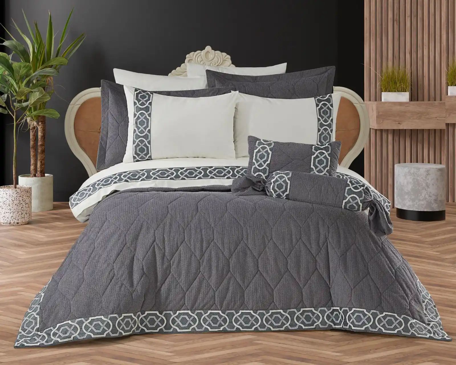 Yatak Odası Dekorasyonunda 11 Parça Yatak Örtüsü Setleri ile Şıklık ve Konforun Buluşması