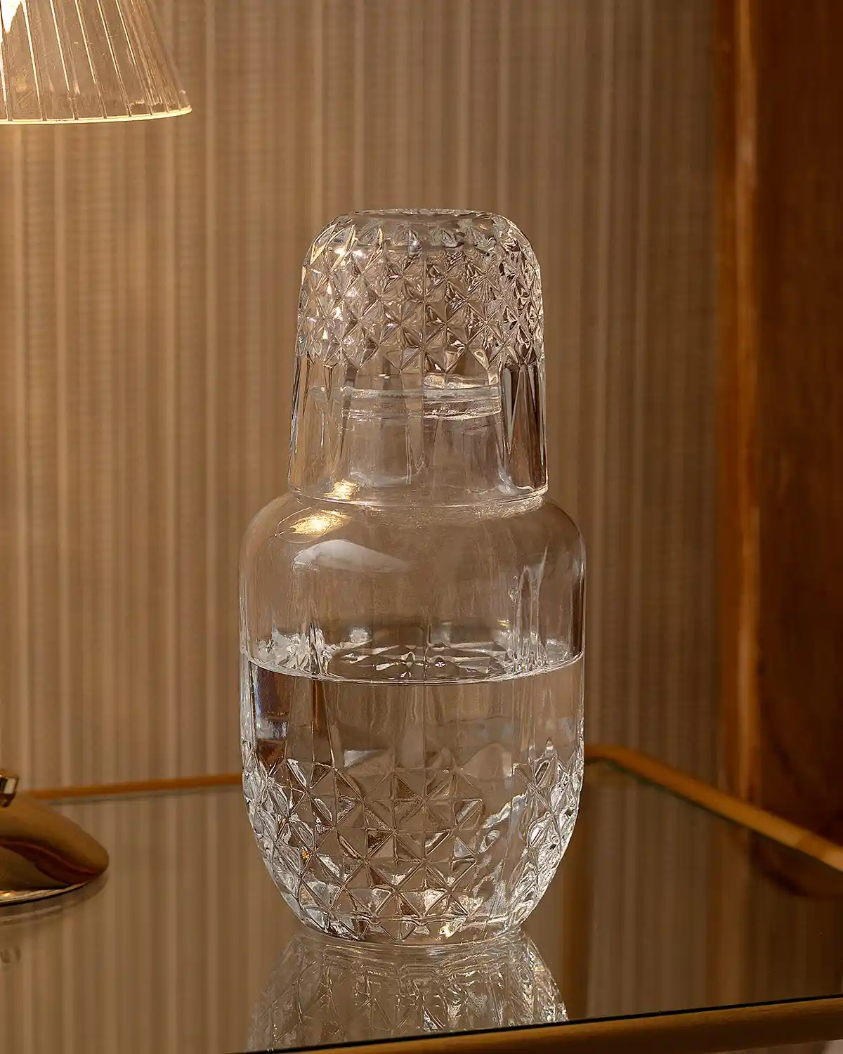 Yatak Odası Dekorasyonunda Şıklık ve Pratiklik Sağlayan Başucu Sürahileri