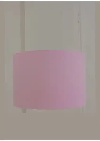 Yatak Odası Dekorasyonunu Tamamlayan Pembe Kumaş Kaplama Abajur Başlığı