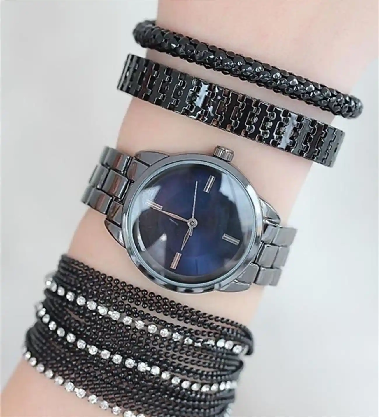 Yılbaşı Dekorasyon ve Hediye Seçenekleriyle Unutulmaz Bir Atmosfer Yaratma Rehberi