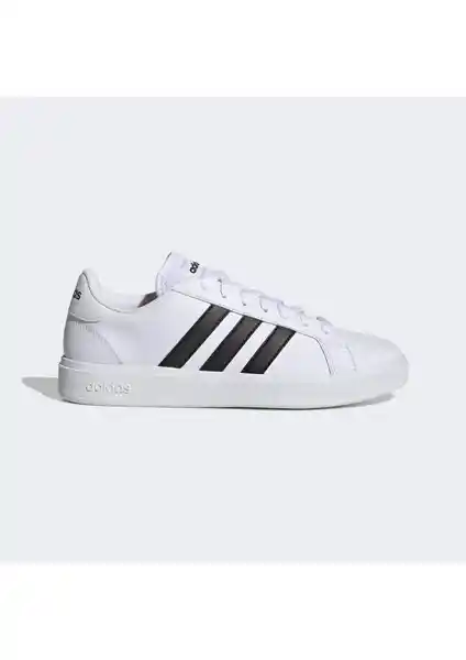 adidas Grand Court TD ve Advantage Lifestyle Spor Ayakkabıları Karşılaştırması