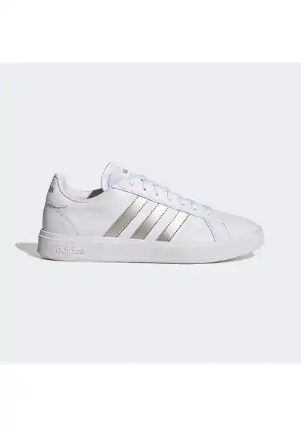 Adidas Grand Court TD ve Converse Chuck Taylor Karşılaştırması: Hangi Model Sizin İçin Daha Uygun