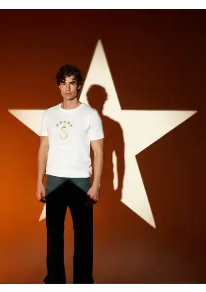 Galatasaray T-Shirt Karşılaştırması: 5 Yıl<dı>z ve Okan Buruk Tasarımı Ürünleri Analizi