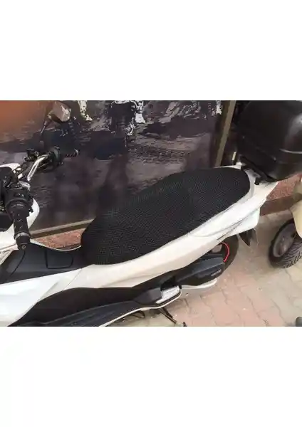 Honda Pcx ve Yamaha Nmax İçin Hava Akışlı Sele Kılıfı Koruma ve Estetik Çözüm