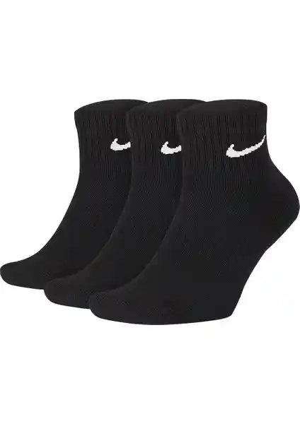 Nike Everyday Cushioned ve SX5171100 Beyaz Çorap Seti Karşılaştırması