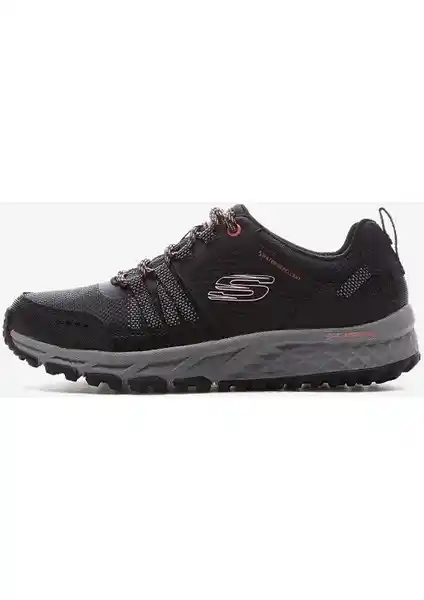 Skechers Escape Plan ve HİLLCREST - VAST ADVENTURE Karşılaştırması: Doğa ve Günlük Kullanım İçin Uygun Modeller