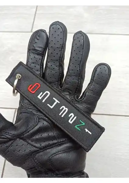 Yeles Vites Geçişli Motorcu Kumaş Anahtarlık: Dayanıklı ve Şık Motosiklet Aksesuarı