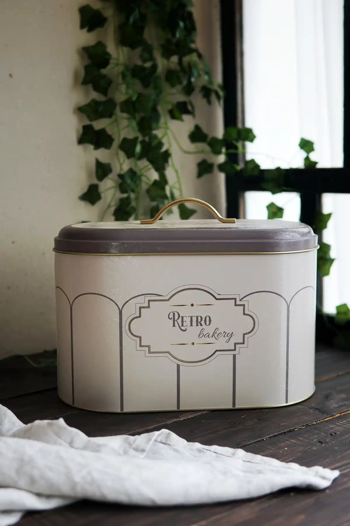 EVLE Metal Oval Ekmeklik: Retro Desenli Kapaklı Saklama Kutusu, Şık Mutfak ve Dayanıklılık