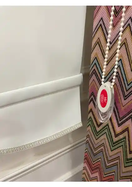 Brillant Düz Polyester ve Kalın Kumaş Stor Perdelerin Karşılaştırması