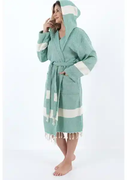 Buldan Concept Celena Peştemal ve Oyalı Textile Çocuk Bornozlarının Karşılaştırması