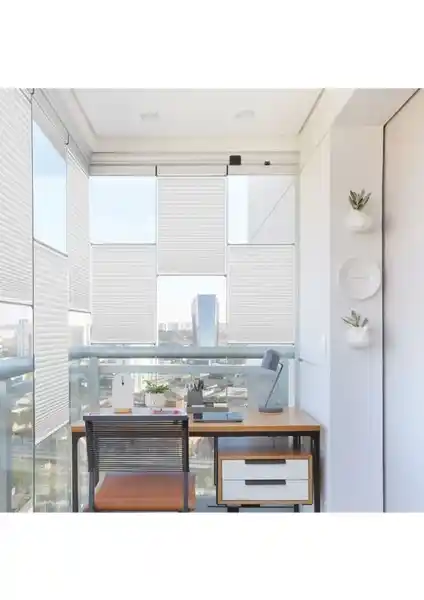 Cam Balkon ve Ofis Perdesi Karşılaştırması: Plise Perde Seçenekleri ve Özellikleri